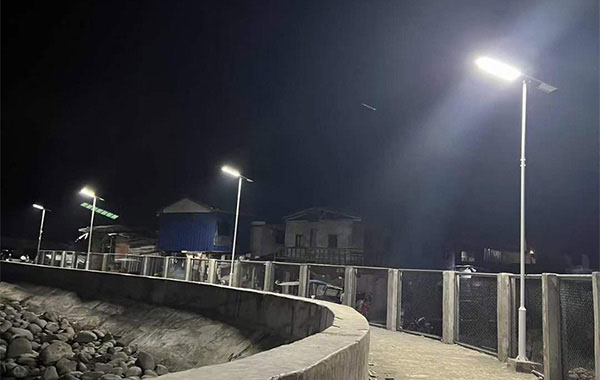 77 Sets of All-In-One Lifepo4 Battery Solar Street Light in the Philippines