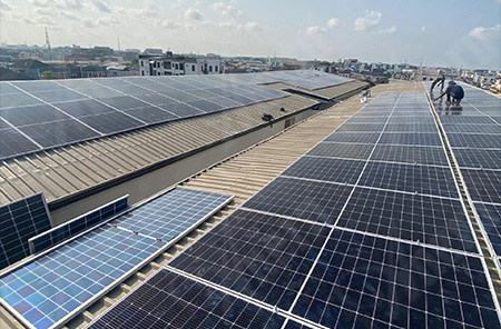 Case Study: Deployment of 550W Bifacial Mono Solar Panels for Backup Power in Lagos, Nigeria