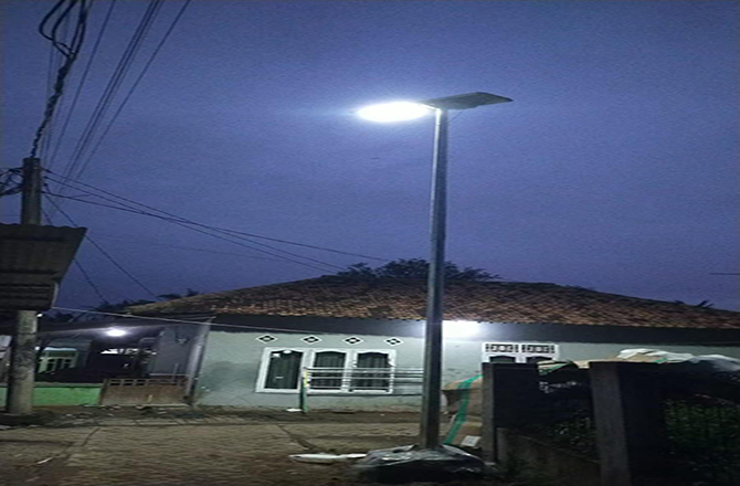 Anern SLV 100W All‑in‑One Solar Street Lights in Indonesia