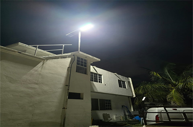 Anern SLZ2‑200W Solar Street Lights in Mexico Road Lighting Project