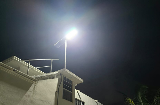 Anern SLZ2‑200W Solar Street Lights in Mexico Road Lighting Project