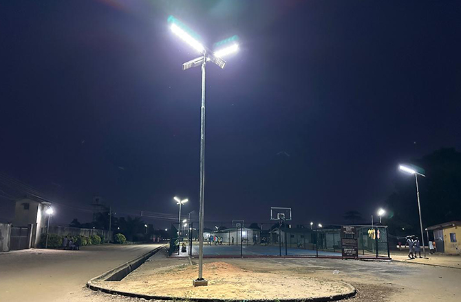 Anern SLV2‑120W Solar Street Lights in Nigeria Community Road Lighting Project